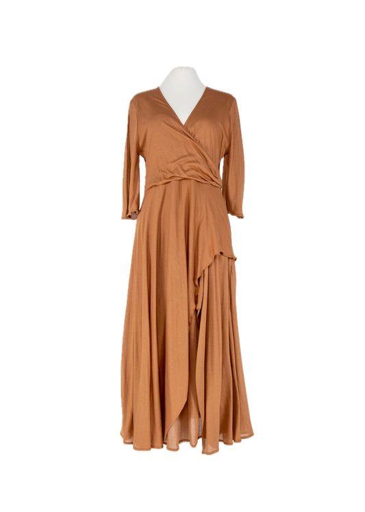 Robe avec corsage croisé et jupe à empiècements