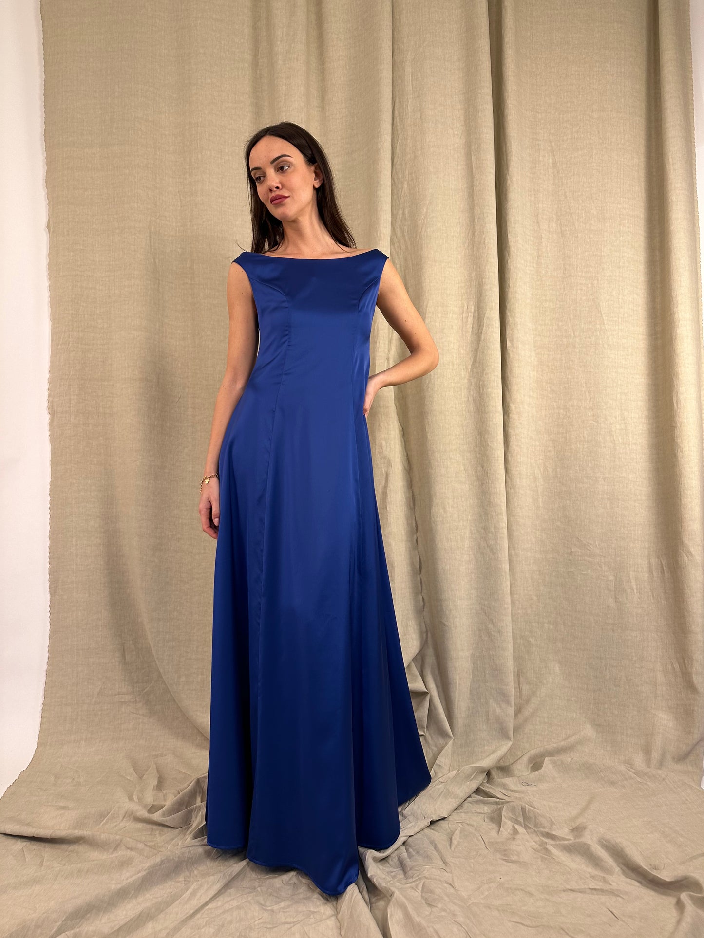 Long dress with boat neck