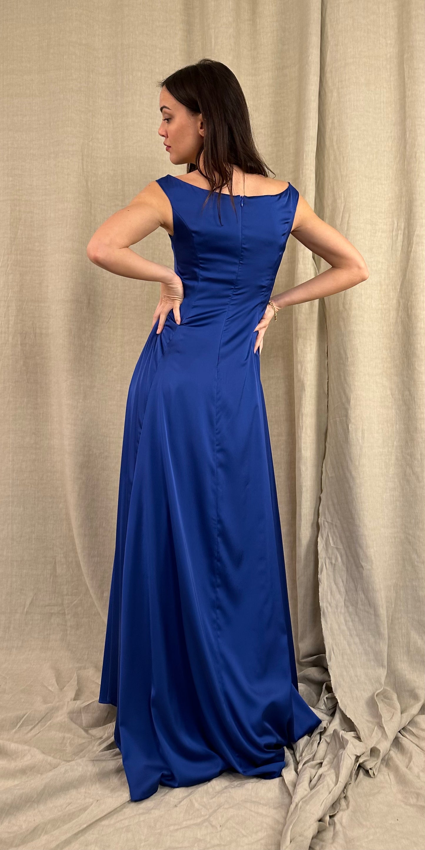 Long dress with boat neck